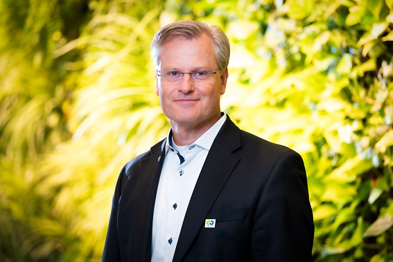 001 Reinhard Schneider