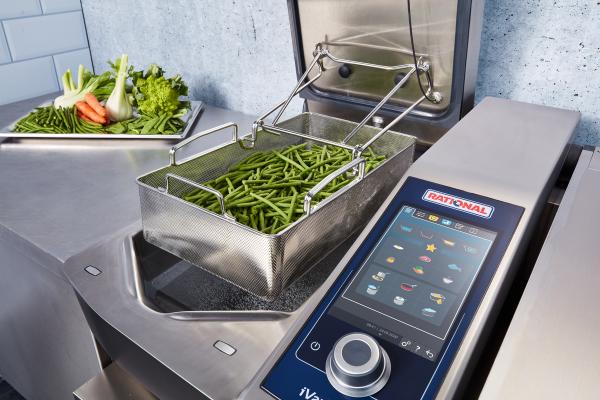 iVario Pro 2 S unit load Autolift boiling green beans mirrored 002.tif 110913 image webl